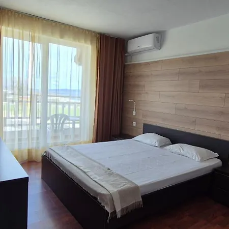 Guest House Compass Łozenec Zewnętrze zdjęcie